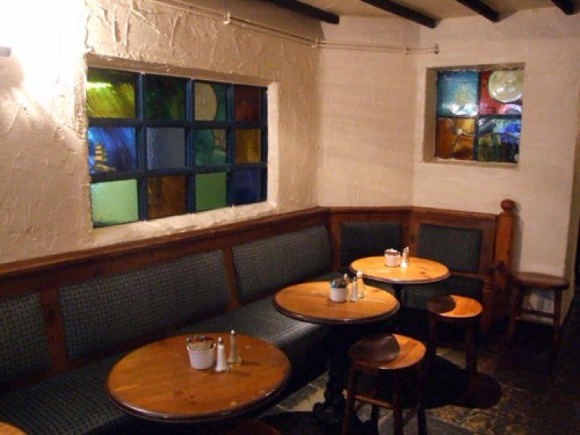 Dobbins Inn แคร์ริกเฟอร์กัส ภายนอก รูปภาพ